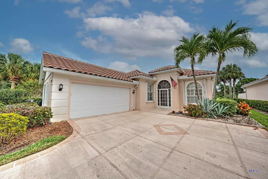 8221 SE Palm Hammock LN, Hobe Sound, FL 33455