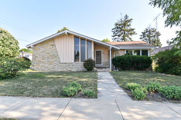 4826 70th St, Kenosha, WI 53142