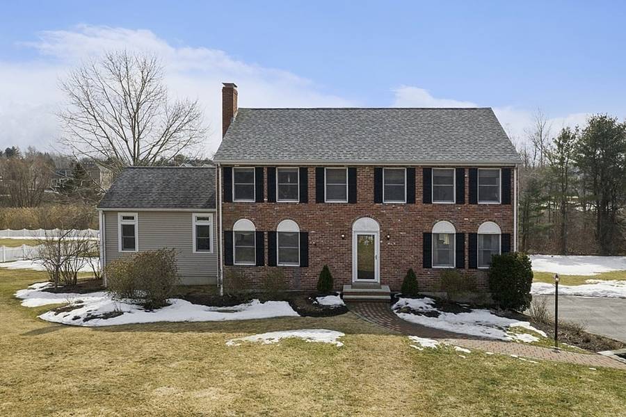 71 Old Farm Rd, North Andover, MA 01845