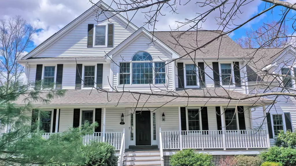 17 Hillside Drive, Wrentham, MA 02093