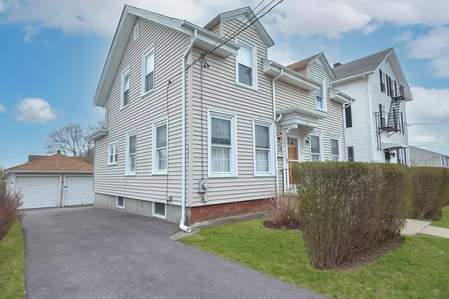 17 E Earle St, Cumberland, RI 02864