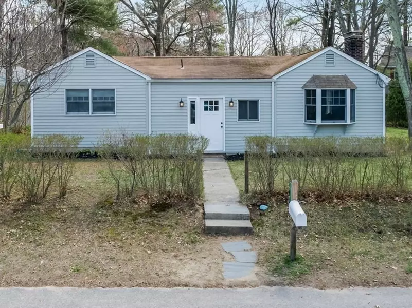 14 S Lakeview Rd, Norton, MA 02766