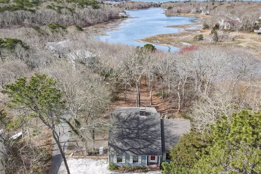 36 Alder Ln, Falmouth, MA 02556