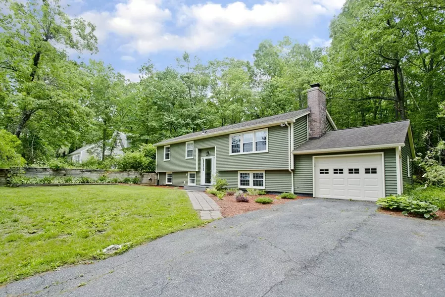 32 Davis Rd, Southwick, MA 01077