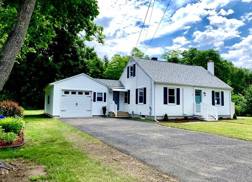 12 Greenmeadow Ln, Granby, MA 01033