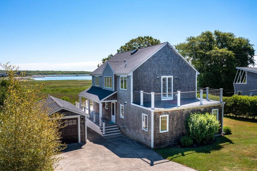 8 Island View Ave, Mattapoisett, MA 02739