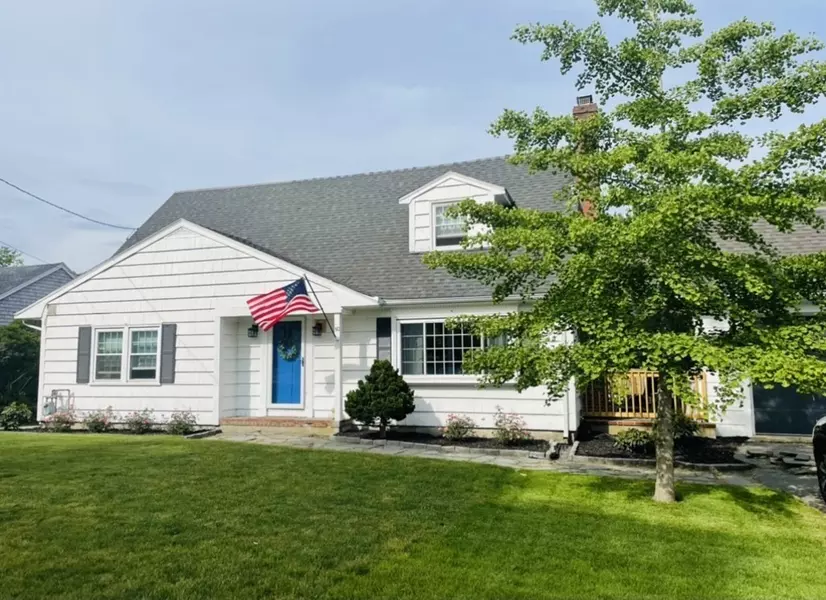 50 North St, Mattapoisett, MA 02739