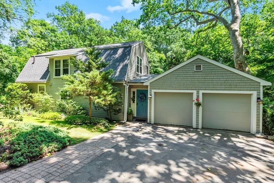 15 Squirrel Rd, Wellesley, MA 02481