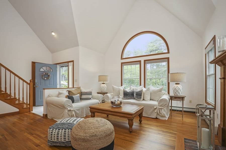 15 Midden Rd, Wellfleet, MA 02667