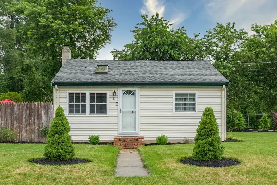 32 Doreen Way, Carver, MA 02330