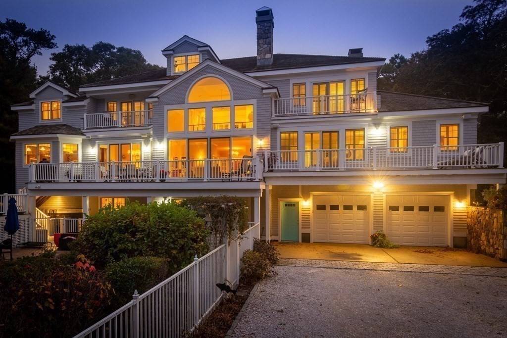 212 Meadow Neck Rd, Falmouth, MA 02536