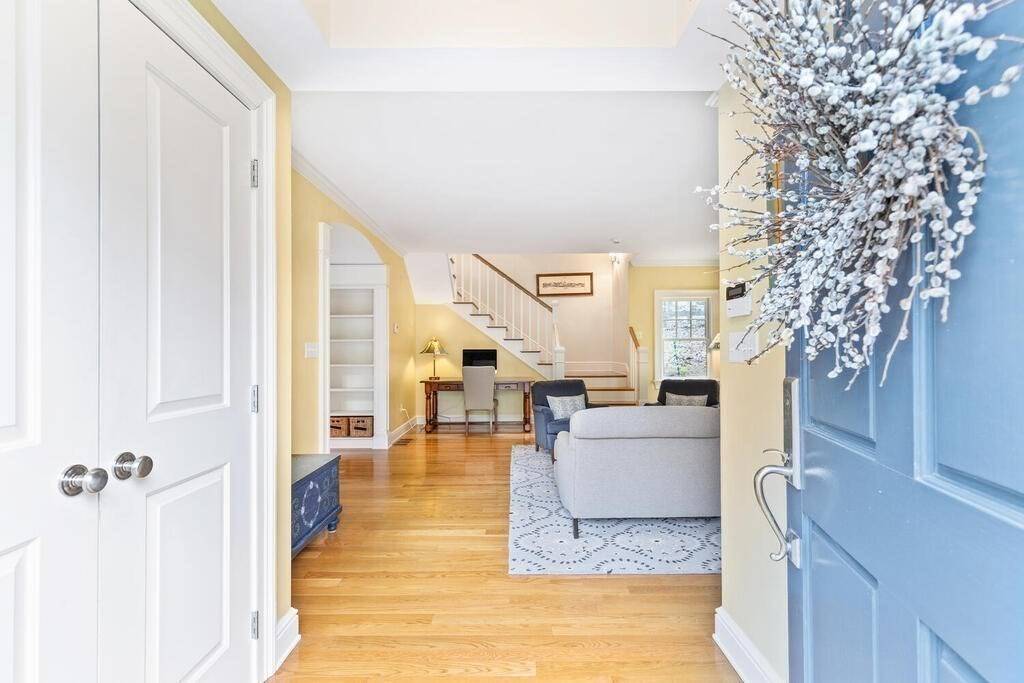 Lexington, MA 02421,34 Valley Rd