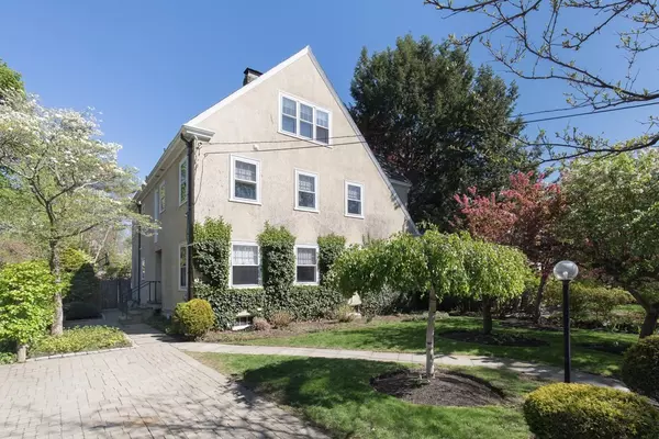 119 Russell Ave, Watertown, MA 02472