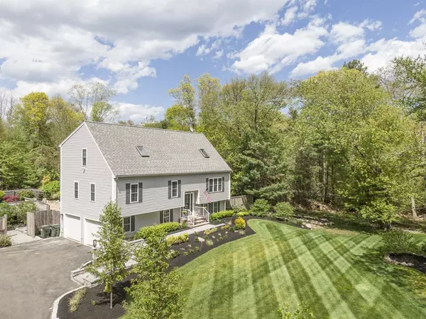 2 Long Pond Shore Rd, Lakeville, MA 02347