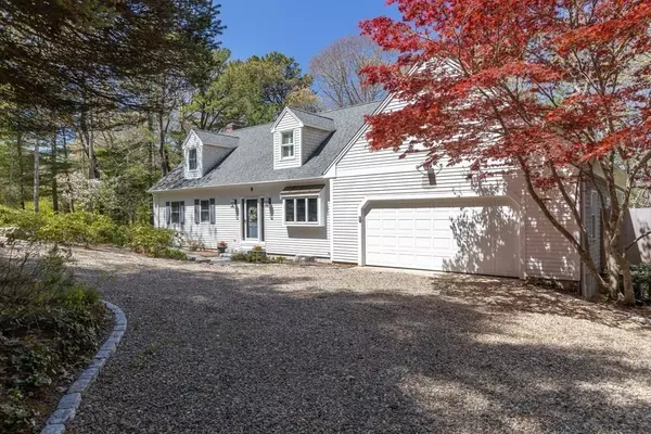 Orleans, MA 02653,3 Boulder Ln