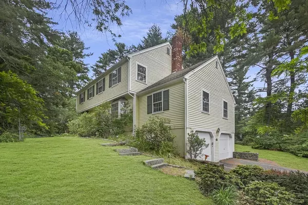 Holliston, MA 01746,28 Pilgrim Rd