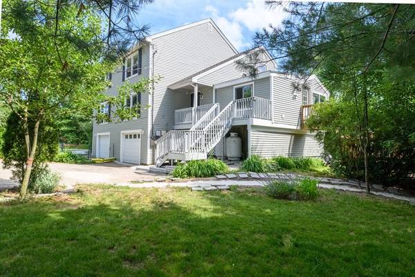 2 Richardson Drive #Right, Derry, NH 03038