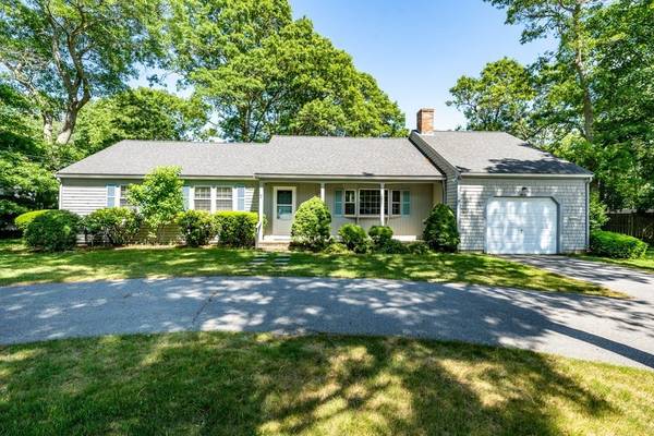 7 Rolling Hitch Rd, Barnstable, MA 02632