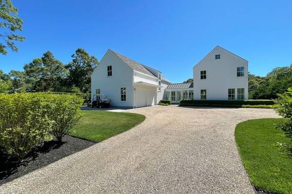 90 Barnabas Rd, Falmouth, MA 02540