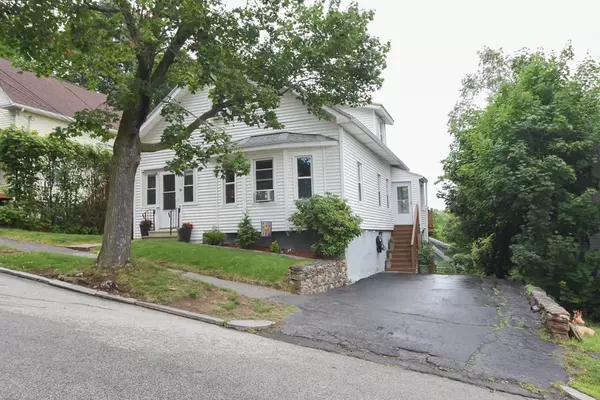 8 Stratfield Street, Worcester, MA 01604