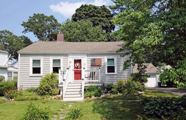 21 Oakcrest Rd, Weymouth, MA 02190