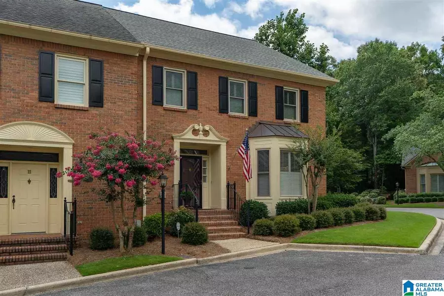 33 THE OAKS CIRCLE, Hoover, AL 35244