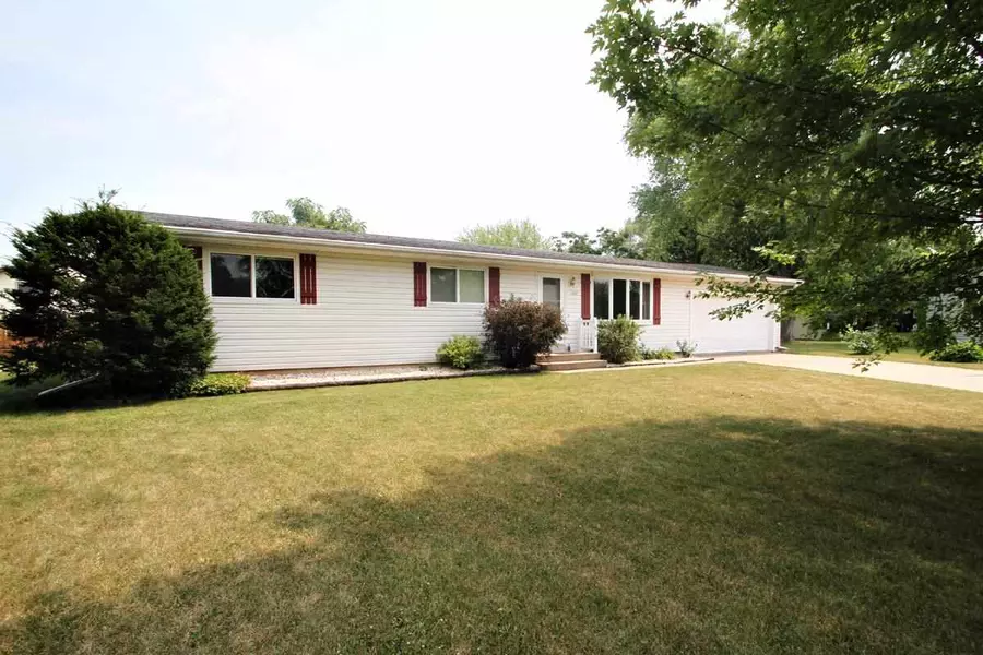 1502 Lori Ct, Sauk City, WI 53583