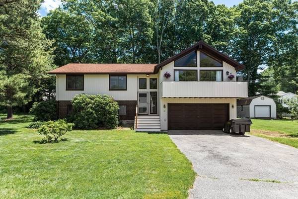 13 Fairfield St, Webster, MA 01570