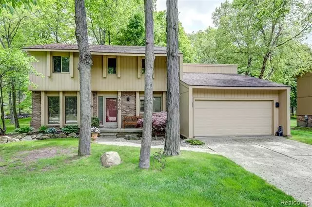 34686 VALLEY FORGE DR, Farmington Hills, MI 48331