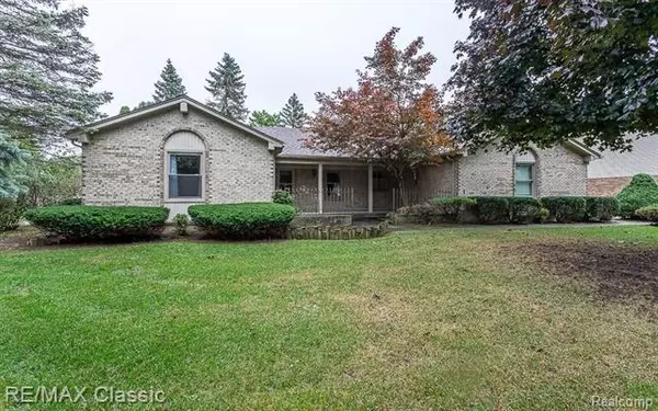 28932 Lake Park DR, Farmington Hills, MI 48331