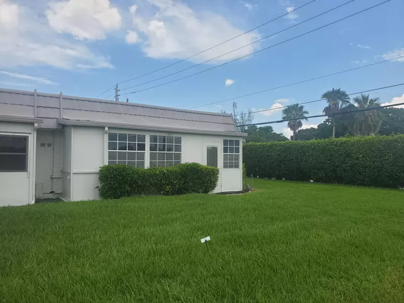 97 Valencia E, Delray Beach, FL 33446