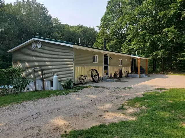 6890 W 20 Road, Mesick, MI 49668