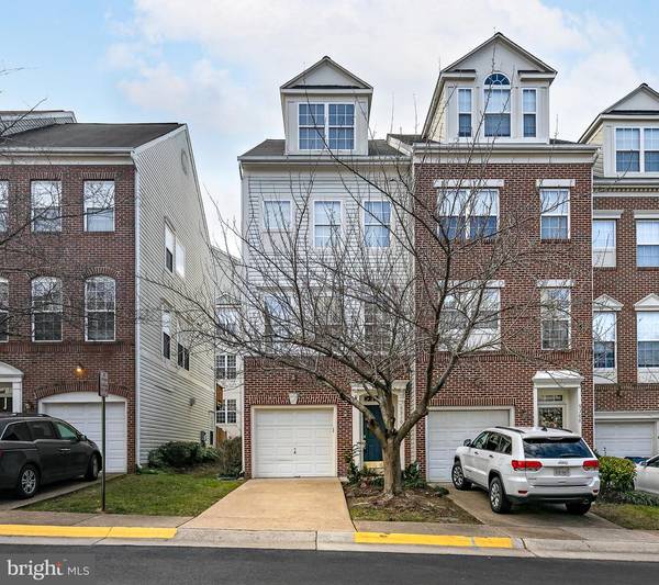 5310 CHIEFTAIN CIR, Alexandria, VA 22312