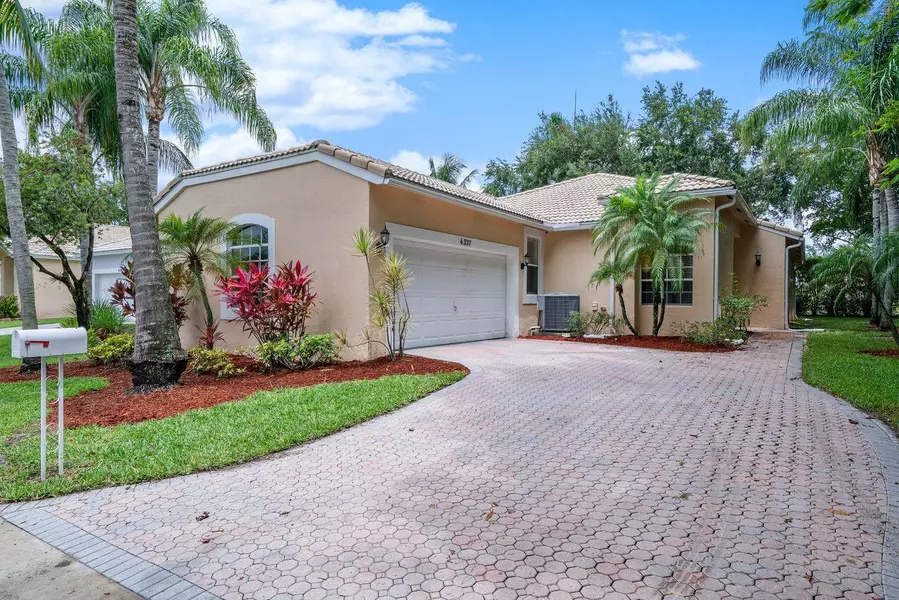 6337 Jackson LN, Boynton Beach, FL 33437