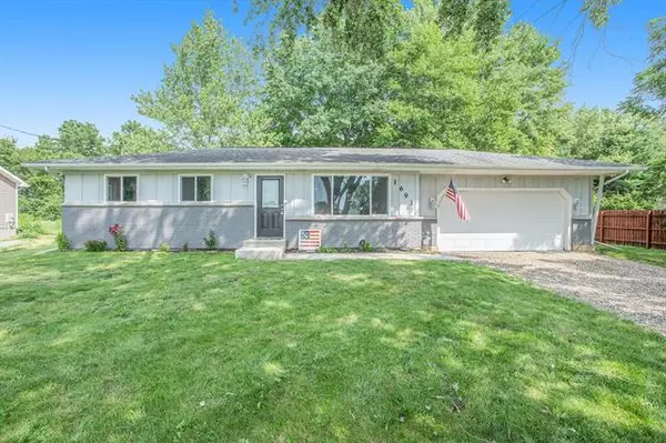 1693 Lakeside Drive, Ceresco, MI 49033