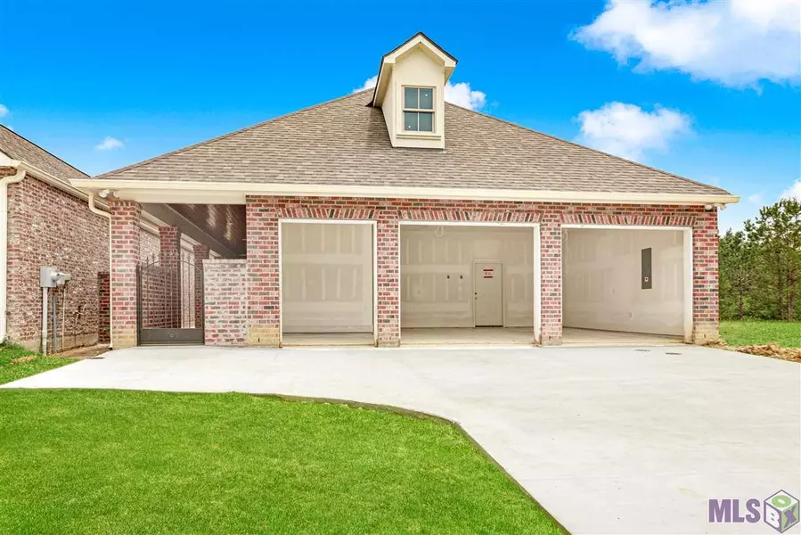 23824 MONARCH POINT, Springfield, LA 70462