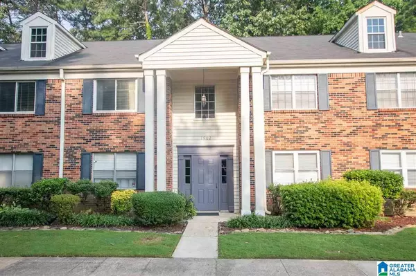 1902 SHADES CLIFF TERRACE #C, Homewood, AL 35216