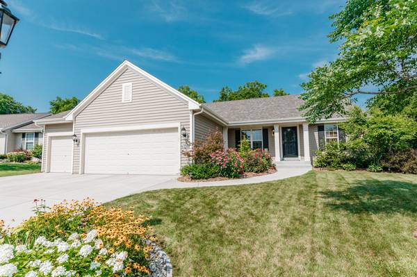 W207N17393 Parkview Dr, Jackson, WI 53037