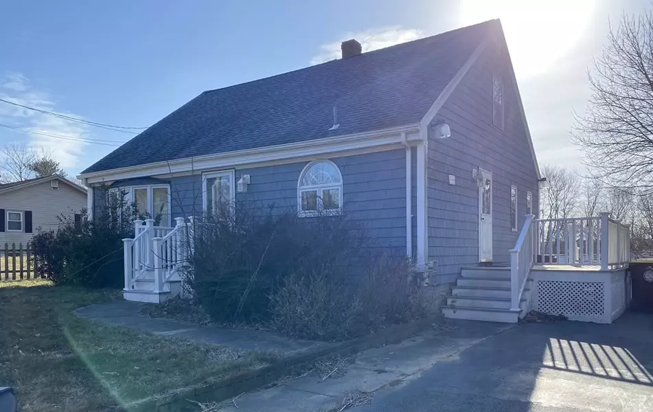 35 Union Street, Acushnet, MA 02743