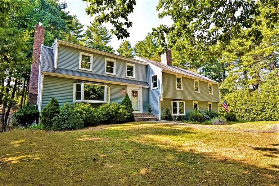 28 Alexandra Rd, Lynnfield, MA 01940