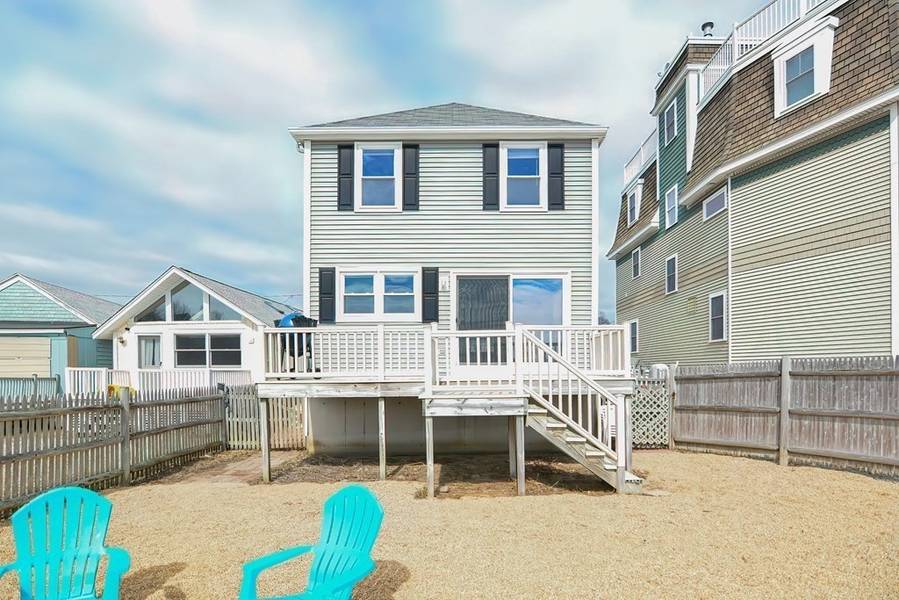 11 Moreland Ave, Hull, MA 02045