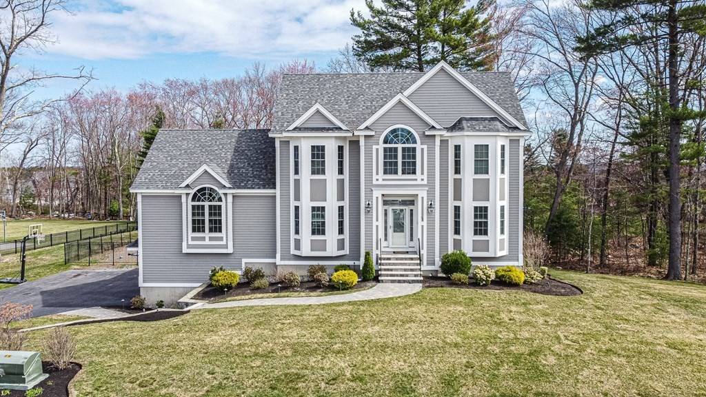 67 Regency Dr, Dracut, MA 01826