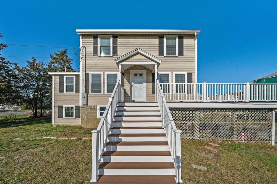 33 Bay St, Marshfield, MA 02050