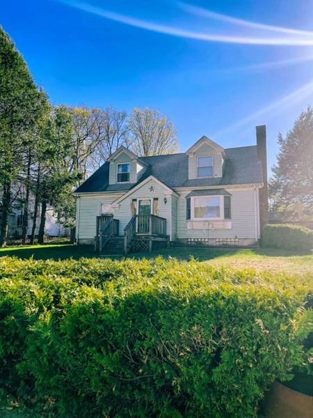 8 Liberty St, Merrimac, MA 01860