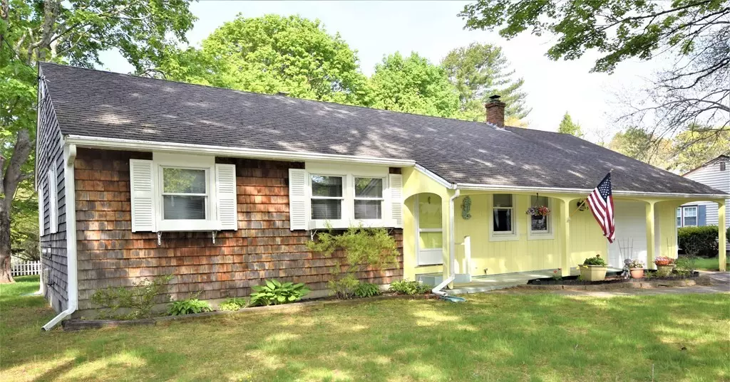 3 Gosnold St, Mattapoisett, MA 02739