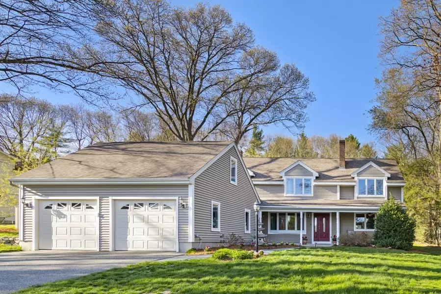 55 Pillings Pond Road, Lynnfield, MA 01940