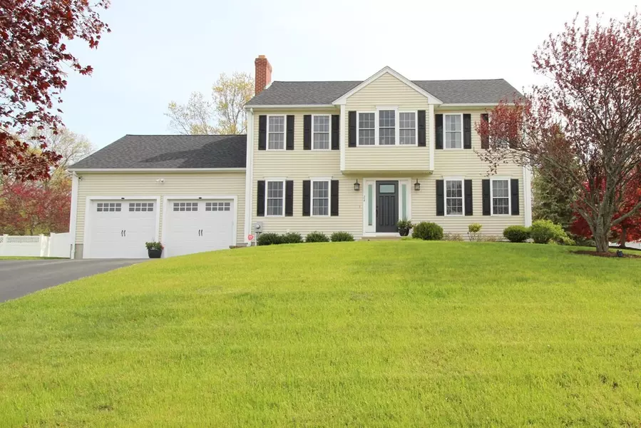 24 Wisteria Dr, Plainville, MA 02762