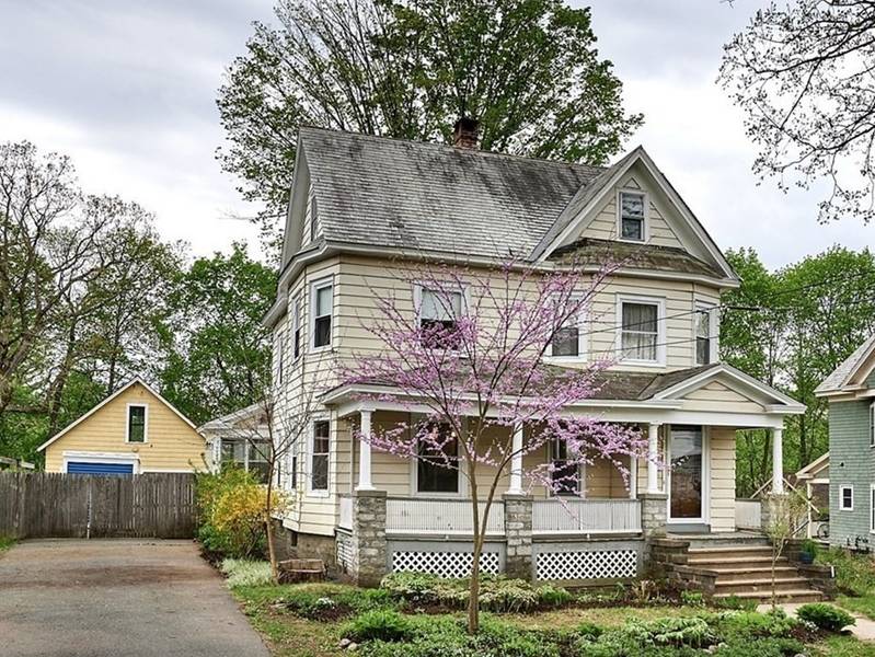 26 Abbott St, Greenfield, MA 01301