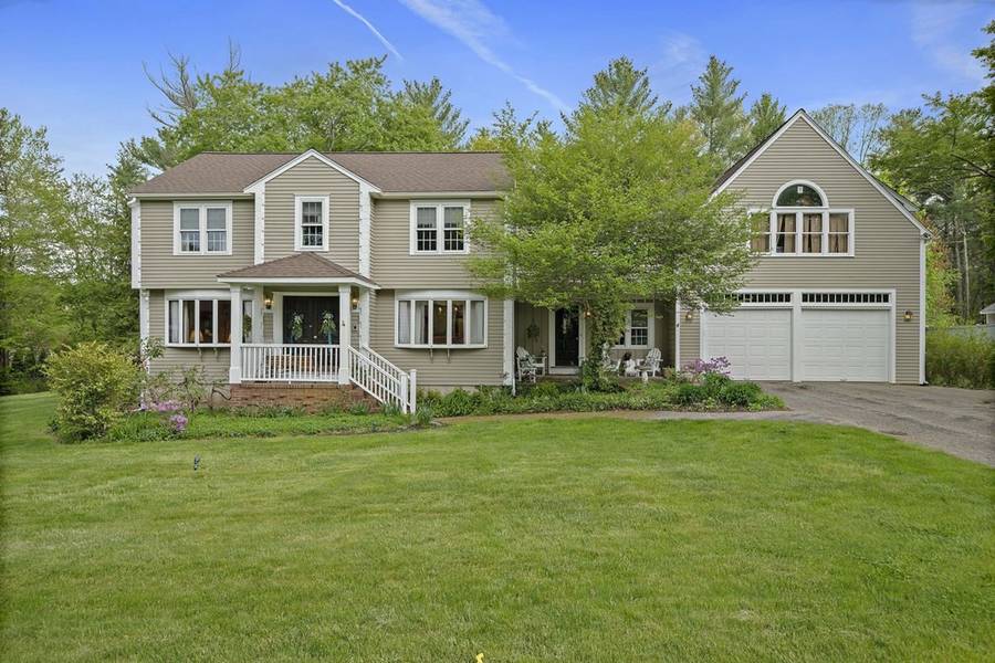 27 Edgewater Dr, Pembroke, MA 02359