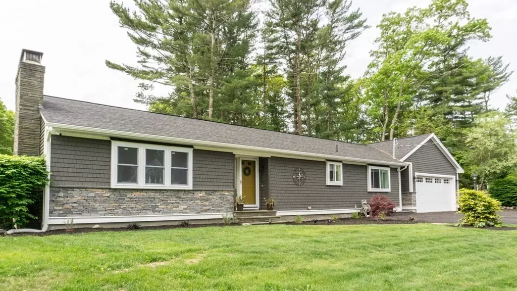 22 Burt St, Acushnet, MA 02743